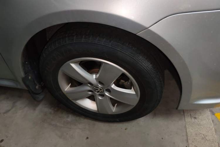 Used Volkswagen Lavida 2011 1.6L Automatic PinYou Edition Right Front Wheel Hub