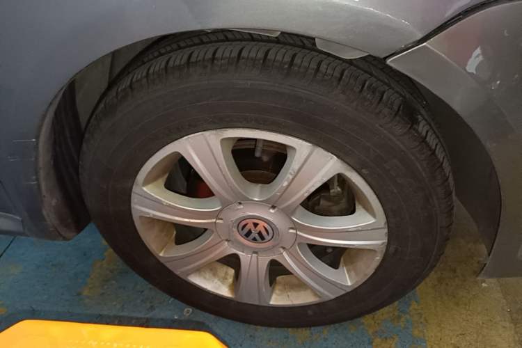 Used Volkswagen Lavida 2011 1.4 TSI DSG Prestige Edition Right Front Wheel Hub