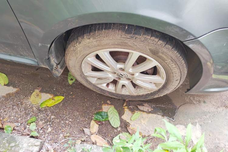Used Volkswagen Lavida 2011 1.4 TSI DSG Prestige Edition Right Front Wheel Hub