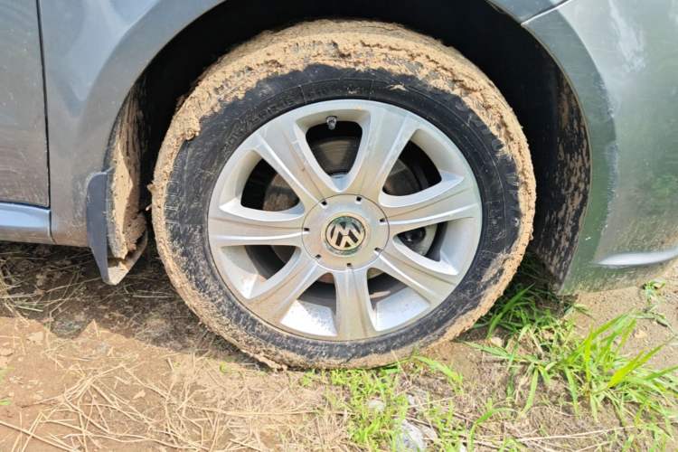 Used Volkswagen Lavida 2011 1.4 TSI DSG Prestige Edition Right Front Wheel Hub