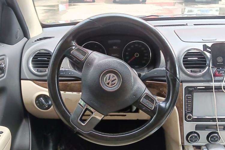 Used Volkswagen Lavida 2011 1.6L Automatic Pinxuan Edition Steering Wheel