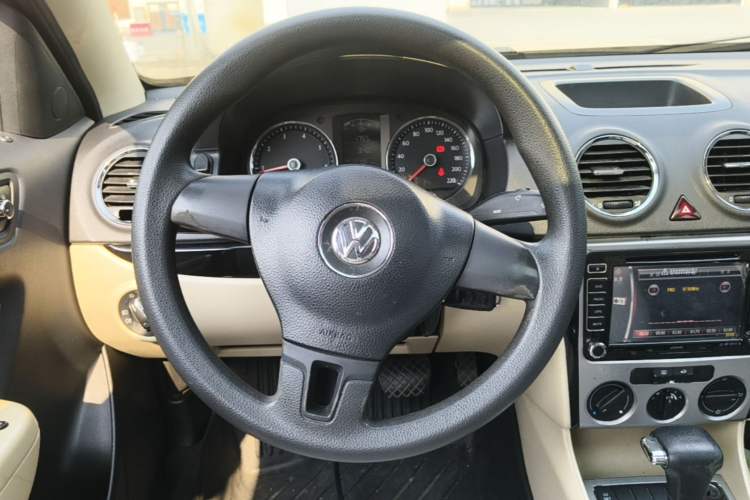 Used Volkswagen Lavida 2011 1.6L Automatic Premium Edition Steering Wheel