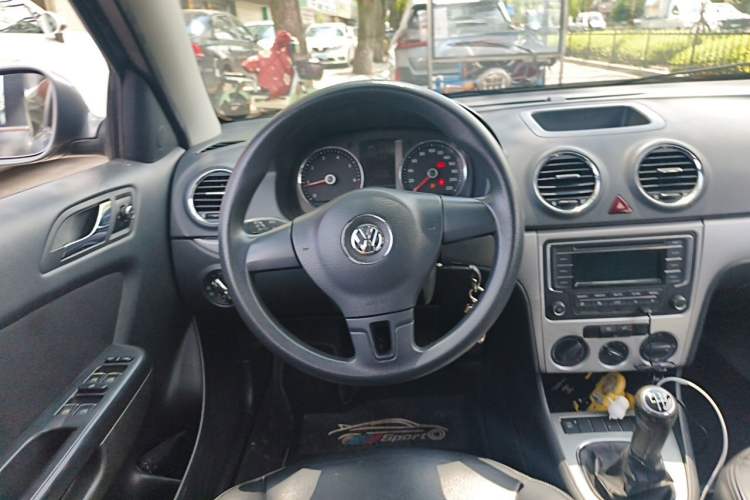 Used Volkswagen Lavida 2011 1.6L Manual - Premium Edition Steering Wheel
