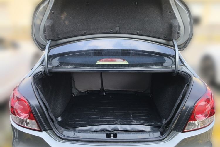Used Volkswagen Lavida 2011 1.6L Automatic Premium Edition Trunk