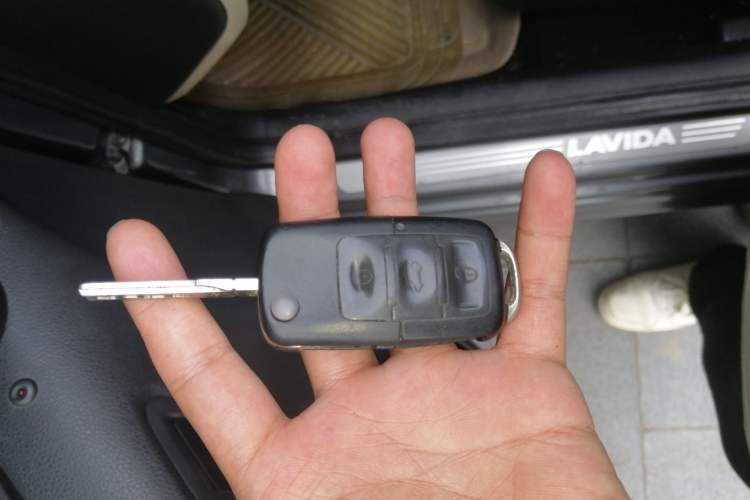 Used Volkswagen Lavida 2011 1.6L Automatic Premium Edition Vehicle Key