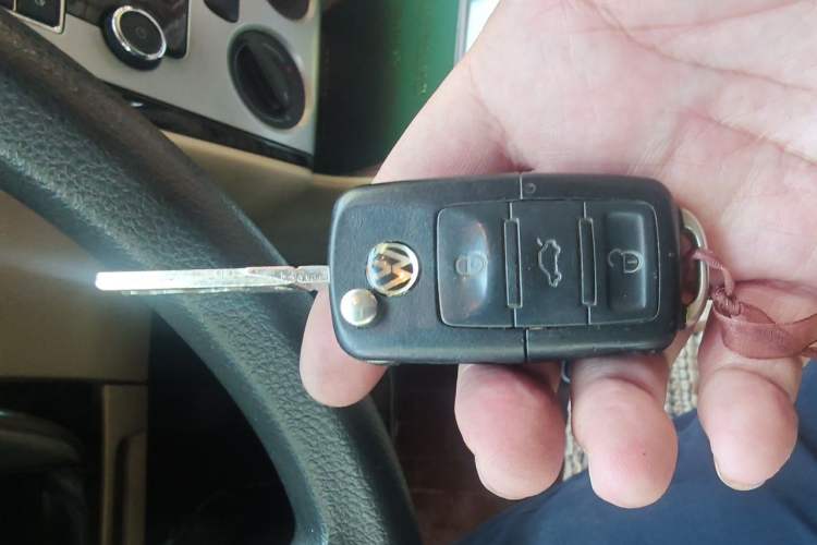 Used Volkswagen Lavida 2011 1.6L Manual - Premium Edition Vehicle Key