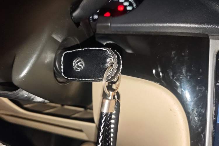 Used Volkswagen Lavida 2011 1.6L Automatic Premium Edition Vehicle Key