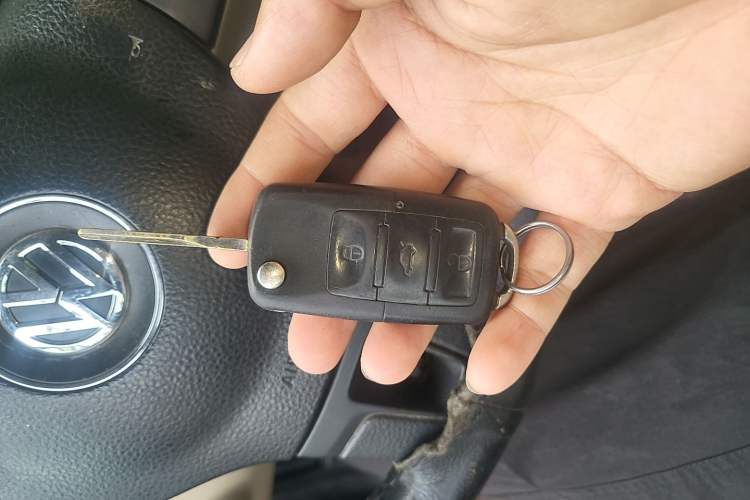 Used Volkswagen Lavida 2011 1.6L Manual - Premium Edition Vehicle Key