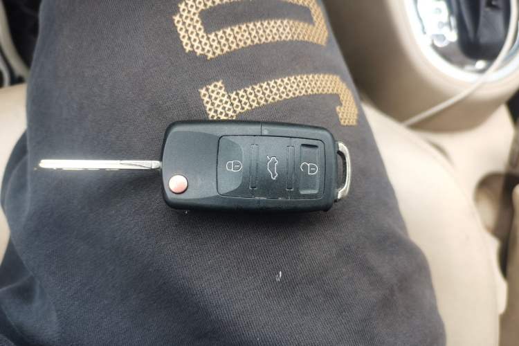 Used Volkswagen Lavida 2011 1.6L Automatic Premium Edition Vehicle Key