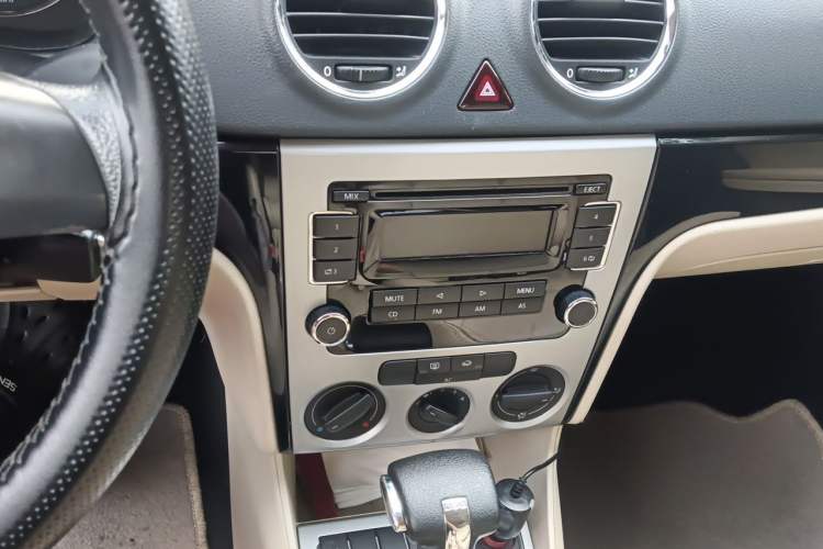 Used Volkswagen Lavida 2011 1.4 TSI DSG Prestige Edition Audio And AC Panel