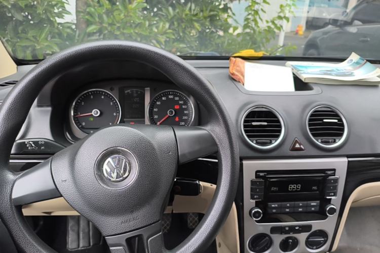 Used Volkswagen Lavida 2011 1.6L Automatic Premium Edition Center Console
