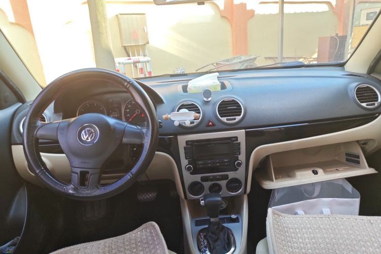 Used Volkswagen Lavida 2011 1.6L Automatic PinYou Edition Center Console
