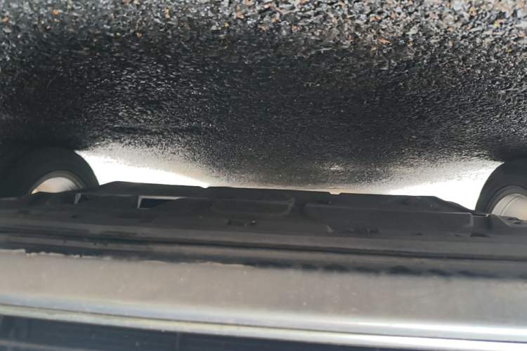 Used Volkswagen Lavida 2011 1.6L Automatic Premium Edition Chassis Front