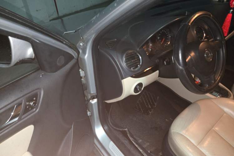 Used Volkswagen Lavida 2011 1.6L Automatic Premium Edition Driver Seat