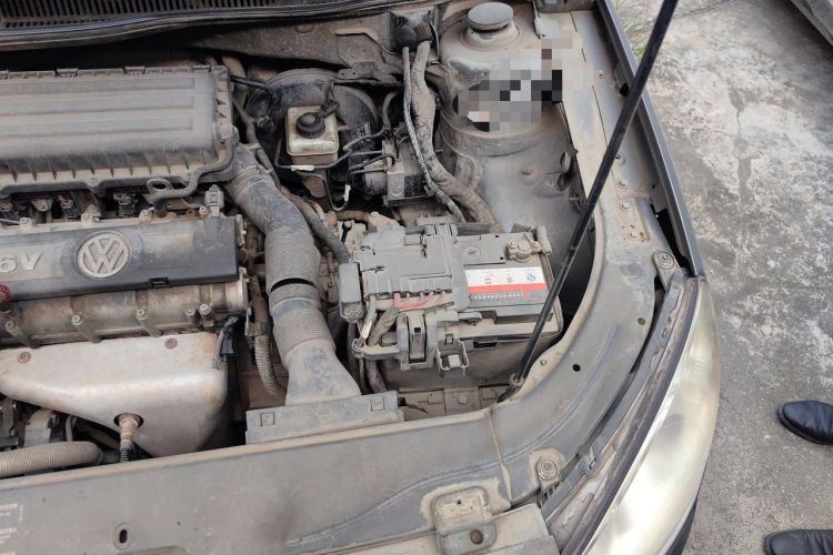 Used Volkswagen Lavida 2011 1.6L Automatic PinYou Edition Engine Bay Left