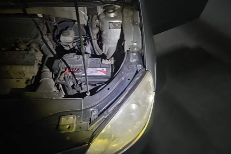 Used Volkswagen Lavida 2011 1.6L Automatic Premium Edition Engine Bay Left