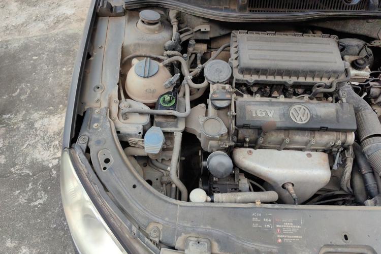 Used Volkswagen Lavida 2011 1.6L Automatic PinYou Edition Engine Bay Right