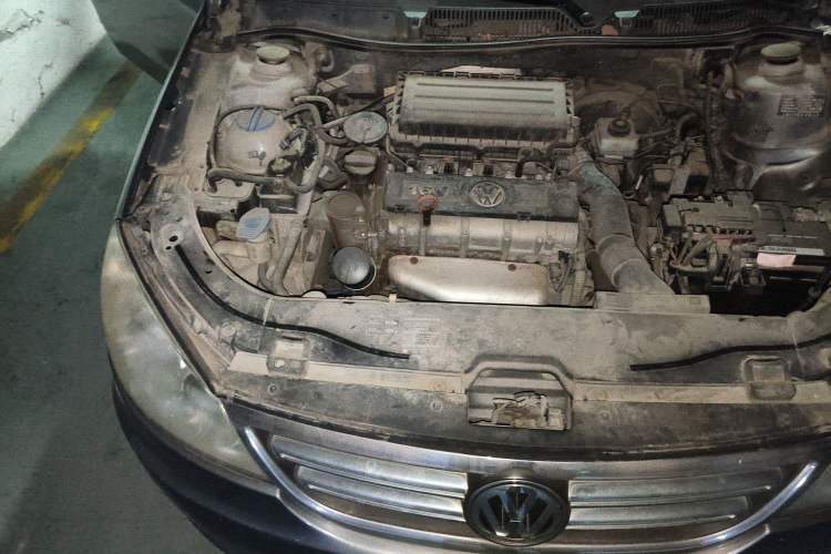 Used Volkswagen Lavida 2011 1.6L Manual - Premium Edition Engine Bay Right