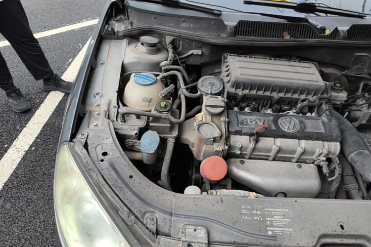 Used Volkswagen Lavida 2011 1.6L Automatic Premium Edition Engine Bay Right