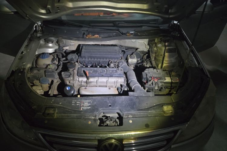 Used Volkswagen Lavida 2011 1.6L Automatic Premium Edition Engine Bay