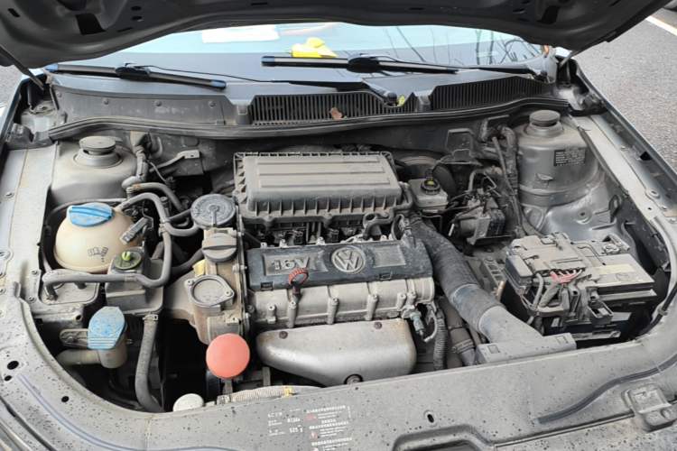 Used Volkswagen Lavida 2011 1.6L Automatic Premium Edition Engine Bay
