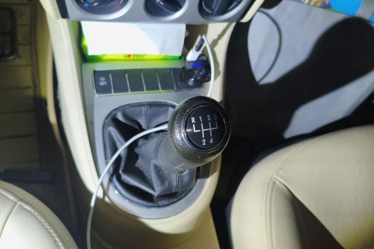 Used Volkswagen Lavida 2011 1.6L Manual - Premium Edition Gear Lever