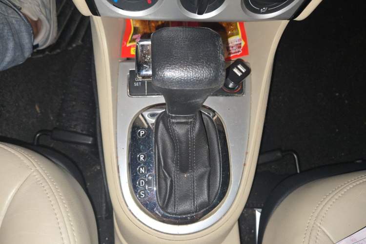 Used Volkswagen Lavida 2011 1.6L Automatic Premium Edition Gear Lever