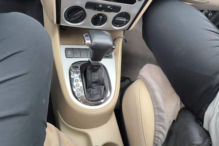 Used Volkswagen Lavida 2011 1.6L Automatic Premium Edition Gear Lever
