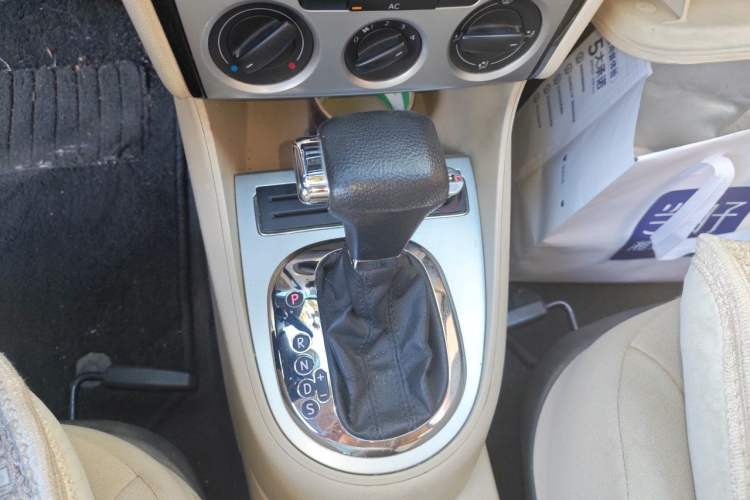 Used Volkswagen Lavida 2011 1.6L Automatic PinYou Edition Gear Lever
