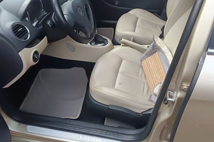 Used Volkswagen Lavida 2011 1.4 TSI DSG Prestige Edition Left Front Seat