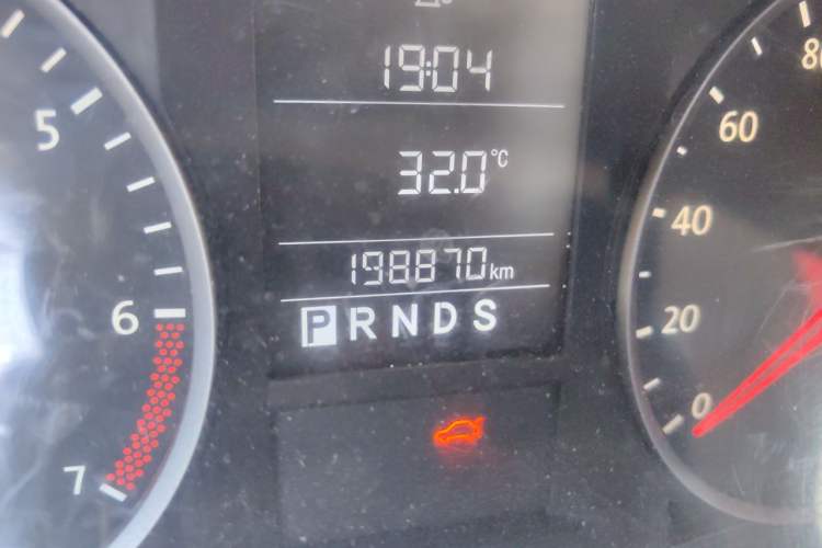 Used Volkswagen Lavida 2011 1.6L Automatic PinYou Edition Odometer Close Up
