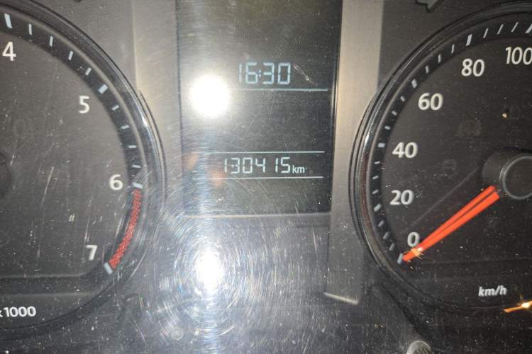 Used Volkswagen Lavida 2011 1.6L Automatic Premium Edition Odometer Close Up