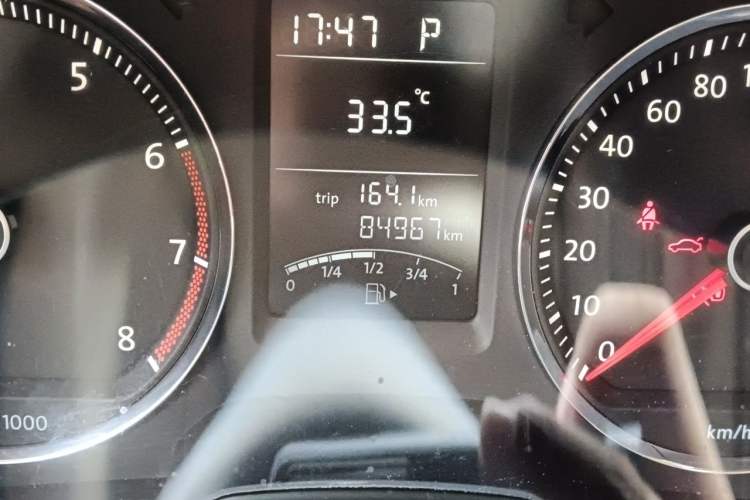 Used Volkswagen Lavida 2011 1.4 TSI DSG Prestige Edition Odometer Close Up