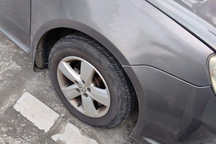 Used Volkswagen Lavida 2011 1.6L Automatic PinYou Edition Right Front Wheel Hub