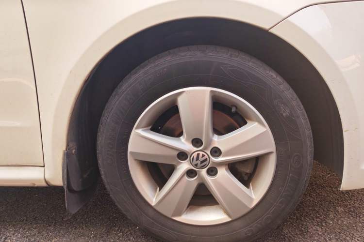 Used Volkswagen Lavida 2011 1.6L Automatic PinYou Edition Right Front Wheel Hub