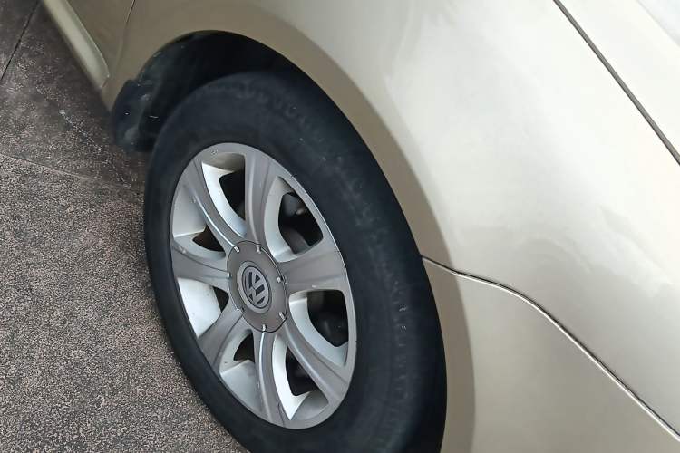 Used Volkswagen Lavida 2011 1.4 TSI DSG Prestige Edition Right Front Wheel Hub