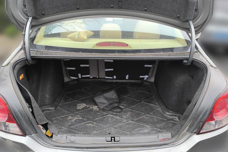 Used Volkswagen Lavida 2011 1.6L Automatic Premium Edition Trunk