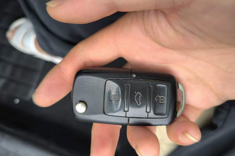 Used Volkswagen Lavida 2011 1.6L Automatic Premium Edition Vehicle Key