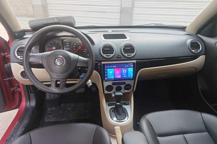 Used Volkswagen Lavida 2011 2.0L Automatic Premium Edition Center Console