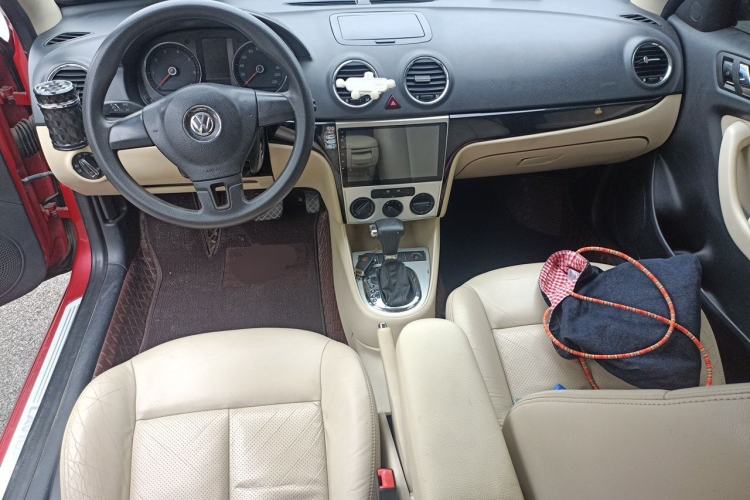 Used Volkswagen Lavida 2011 1.6L Automatic Premium Edition Center Console