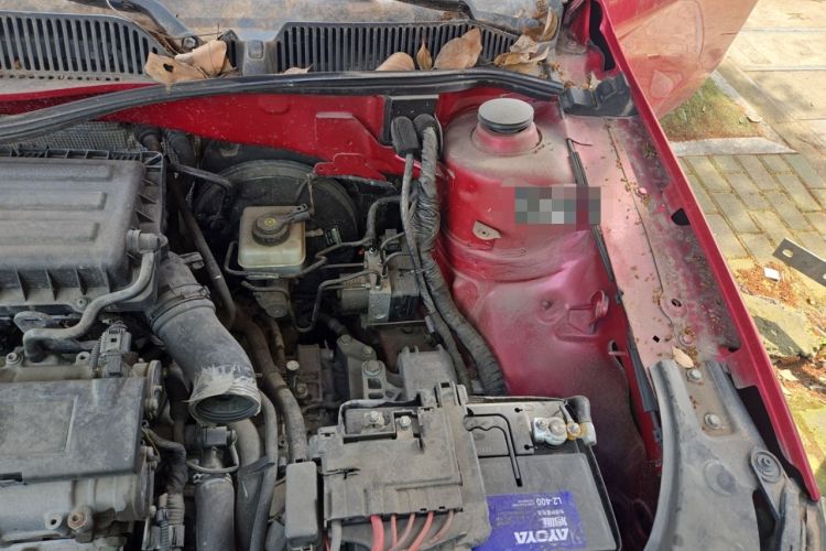Used Volkswagen Lavida 2011 1.6L Automatic Premium Edition Engine Bay Left
