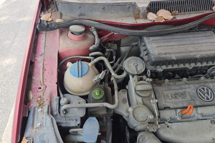 Used Volkswagen Lavida 2011 1.6L Automatic Premium Edition Engine Bay Right