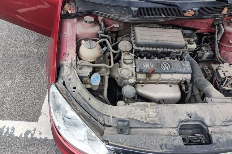 Used Volkswagen Lavida 2011 1.6L Automatic Premium Edition Engine Bay Right