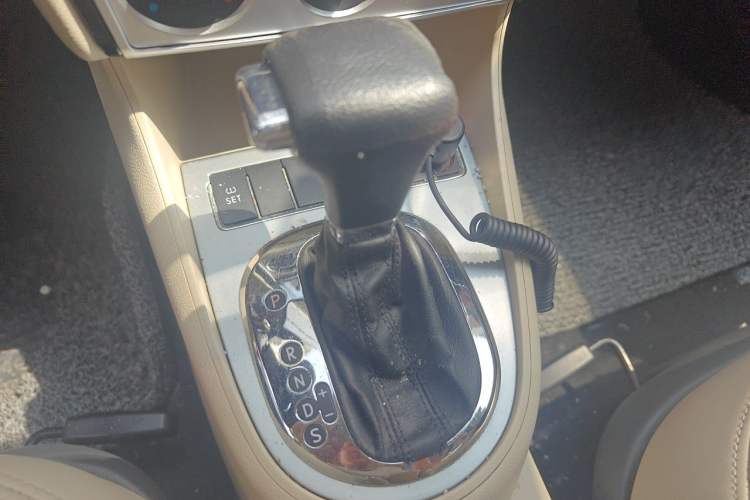 Used Volkswagen Lavida 2011 1.6L Automatic Premium Edition Gear Lever