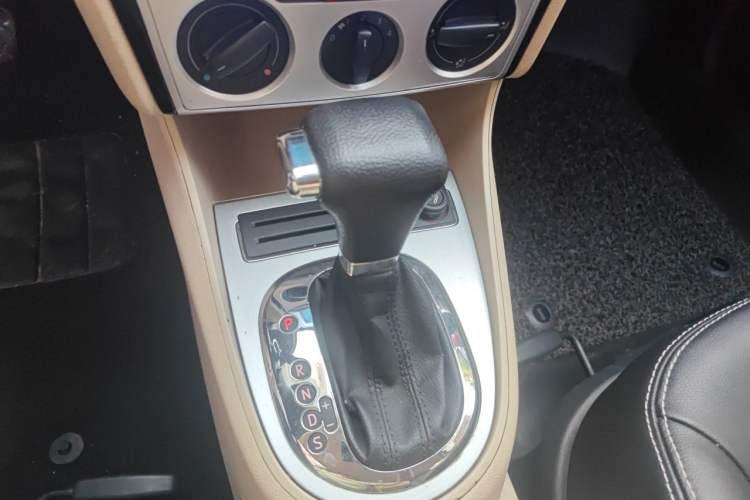 Used Volkswagen Lavida 2011 2.0L Automatic Premium Edition Gear Lever