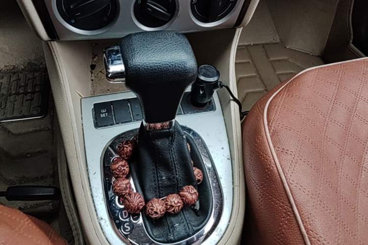 Used Volkswagen Lavida 2011 1.6L Automatic Premium Edition Gear Lever