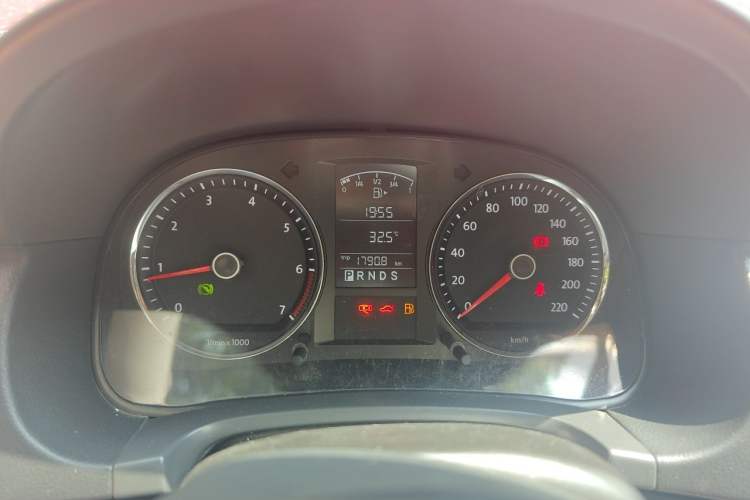 Used Volkswagen Lavida 2011 1.6L Automatic Premium Edition Instrument Cluster
