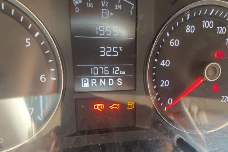 Used Volkswagen Lavida 2011 1.6L Automatic Premium Edition Odometer Close Up