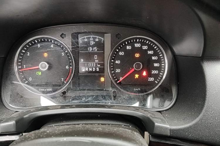 Used Volkswagen Lavida 2011 1.6L Automatic Premium Edition Odometer Close Up