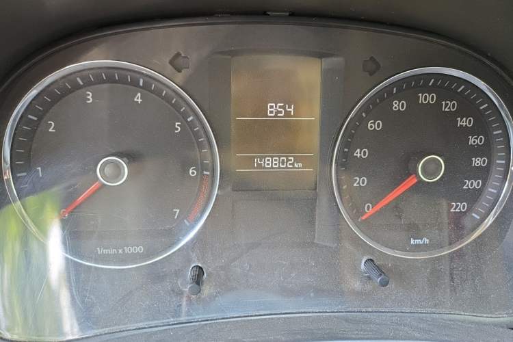 Used Volkswagen Lavida 2011 1.6L Automatic Premium Edition Odometer Close Up